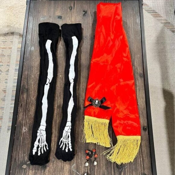 Day of the Dead / Pirate Wench Full Halloween Costume with LOTS of Accessories☠️ - Picture 3 of 11